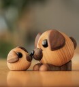 FableWood Molly Hund Figur 5 cm i Ask og Valnøtt