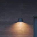 Plejd smart vegglampe utendørs ned lys 2200-4000K IP44 13W med stikkontakt - Dimbar - Svart
