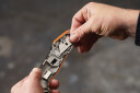 Fiskars CarbonMax Innfellbar Universalkniv med Uttrekkbart Blad
