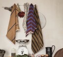 Ferm Living Hale kjøkkenhåndkle mustard navy