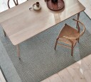 Pappelina Edit matte blå stone metallic tåke 70x120 cm