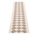 Pappelina Poppy matte potato vanilje 70x250 cm