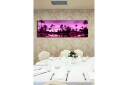 Lerretsbilde med LED belysning 30x90 cm Drømmende strandscene med palmer i skumringslyset Lilla / Svart