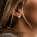 Blomdahl, Øredobber i medisinsk titan med hvit Swarovski krystallperle