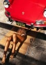Repair Girl Porsche Plakat Plakat / 100x150cm