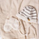 Bluum Strik Strikkedress Raglan med bier og lue - garnpakke i Bluum Pure Eco Wool