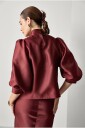 Joelle   Satengbluse med høy hals   Rød