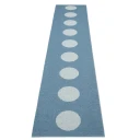 Pappelina Vera Pop teppe River Blue/Blue Fog 70 x 360cm
