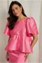 Joelle Satengbluse med peplum Rosa