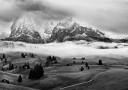 Majestic Mountain Fog Plakat / 50x70