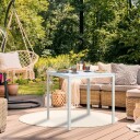Rundt hagebord i rottinglook
