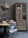 Vitrineskap med 2 glassdører og 4 skuffer fra Chic Antique 40394-24