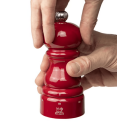 Peugeot Paris u"Select Manuell Pepperkvern i Tre Passion Red Høyglans 12 cm