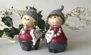Julepynt sett med to barn med God Jul hjerter