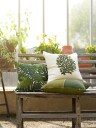 Chhatwal & Jonsson Coral Putetrekk 50x50 cm Off white/Cactus Green