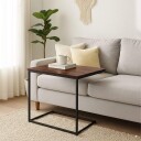 C formet sidebord – plassbesparende industrielt design
