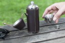 Kikkerland Campinglærflaske med To Glass - Rustfritt Stål, 250 ml