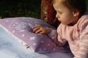 Putetrekk med babys navn og blomster. Lavendel