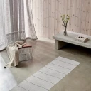 Pappelina Lea teppe Linen/Pine/Vanilla 70 x 300 cm