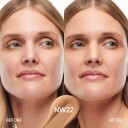 MAC Studio Radiance Serum-Powered Foundation 30ml Farge NW22 med Fuktighetsgivende Egenskaper