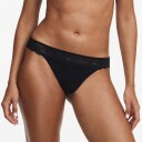 Chantelle EasyFeel Floral Touch string svart Størrelse: 38 Kvinner