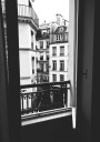 Parisian Window View Plakat Plakat / 100x150cm