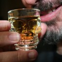 Kikkerland Shot Glass Set med 4 Skalledesign