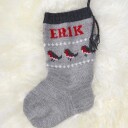 Bluum Strik Strikk Nisselue og Julestrømpe Dompap - garnpakke i Bluum Pure Eco Baby Wool