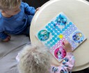Bluey Fia Barnespill med Spillebrikker og Terning