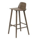 Muuto Nerd barstol 75 cMed fotstøtte i metall   Stained Dark Brown
