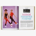 Sneaker Freaker Den Ultimate Sneakerboken av Simon Wood – Innbundet Kunst og Kultur