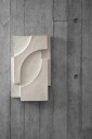 Kristina Dam Studio Serif Relieff 42x68 cm Hvit