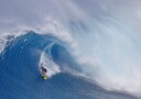 Surfer Riding Big Wave Plakat / 40x50