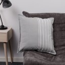 Pyntepute 45x45 cm   100% bomull   Lysegrå med hvite striper