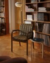 Artek Armchair 45 Lenestol Mørkmalt Bjørk / Quiltet Lær Oliven