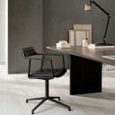 Vipp 452 Svingstol med Føtter Pudderlakkert Aluminium / Sort Skinn