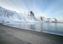 Snowy Mountain Coast Plakat / 50x70