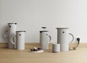 Stelton EM77 Elektrisk Vannkoker 1,5 L Lysegrå med Antikalk-filter