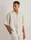 Que Sera Sera Lenny Loose Linen Shirt Linskjorter Beige