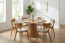 Siena spisegruppe 150 cm rund i eik med 6 Amelia spisestoler med pute   Eik/Beige