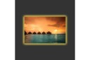 Lerretsbilde med LED belysning Solnedgang over en tropisk strand med bungalower over vannet Oransje / Turkis