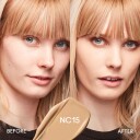 MAC Studio Fix Fluid Foundation SPF 15 NC15 30 ml - Heldekkende, Matt & Glød