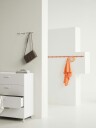 String Relief Kommode Bred med Ben Hvit