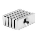 SuperMagneter Blokkmagnet Med Skruehull 30 X 12 X 4 Mm - Holder 6,8 Kg