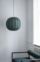 Made By Hand av Håndstrikket-hvitt Rundt Taklampe Ø60 Tweed Green