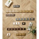 Nordal EDGY knaggerekke i tre med 8 bronse knagger 4085