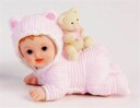 Bordpynt Baby liggende m/bamse på ryggen rosa
