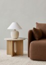 Audo Copenhagen Androgyne sidebord Ø 50 cm base i eik Kunis Breccia-bordplate