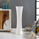 Lindby Gulvlampe Liana i tekstil og med konkav form