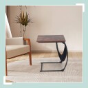 C formet industrielt sidebord med magasinhylle